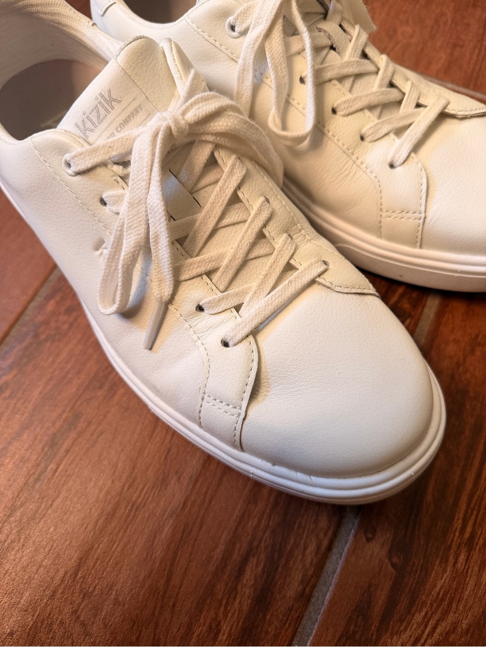 White Leather Women’s Sneakers - VEGAS 2 Low-Top Size 9 Wide - Picture 3 of 9
